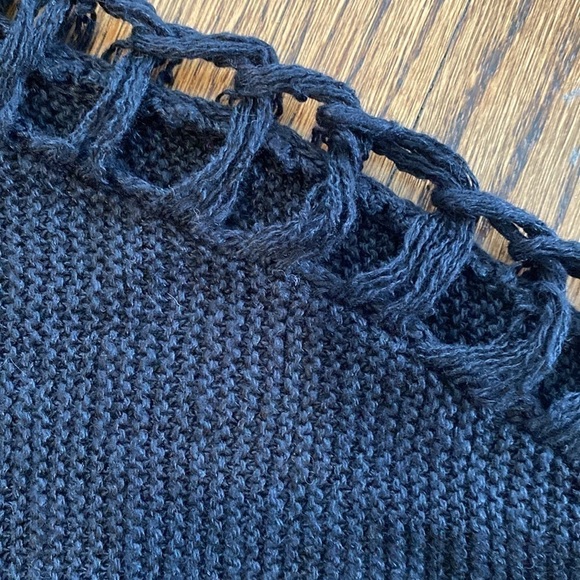 Line sweater - Picture 3 of 6